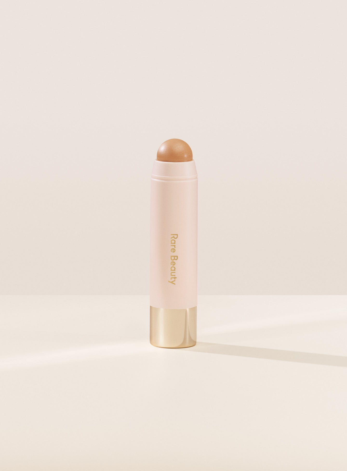 Warm Wishes Effortless Bronzer Stick - Rare Beauty / Bronceador en stick sin esfuerzo